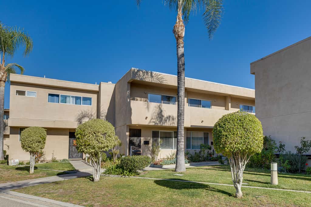 Los Angeles Townhome: Off-Street Parking & Balcony