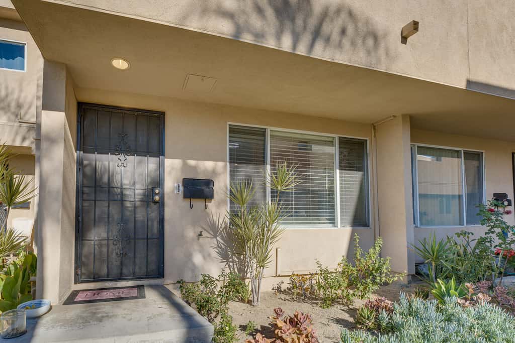 Los Angeles Townhome: Off-Street Parking & Balcony