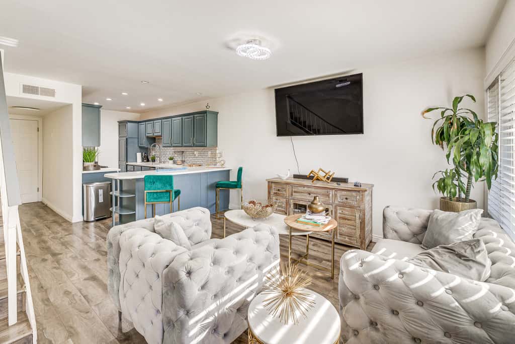 Los Angeles Townhome: Off-Street Parking & Balcony