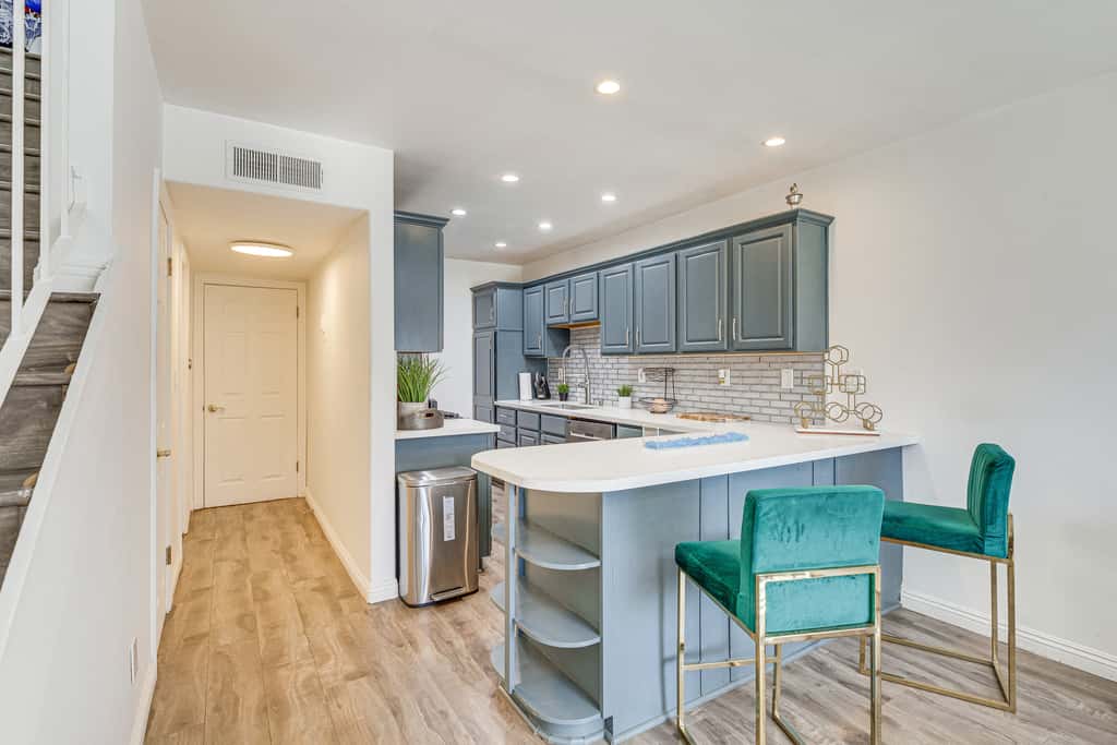 Los Angeles Townhome: Off-Street Parking & Balcony