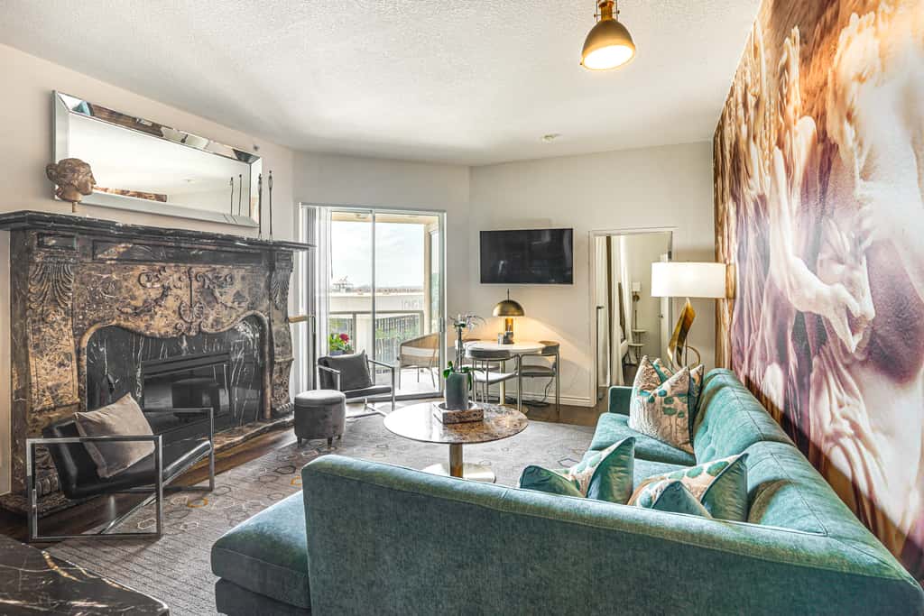 Luxe Long Beach Condo w/ Pool: 1 Mi to Shoreline!
