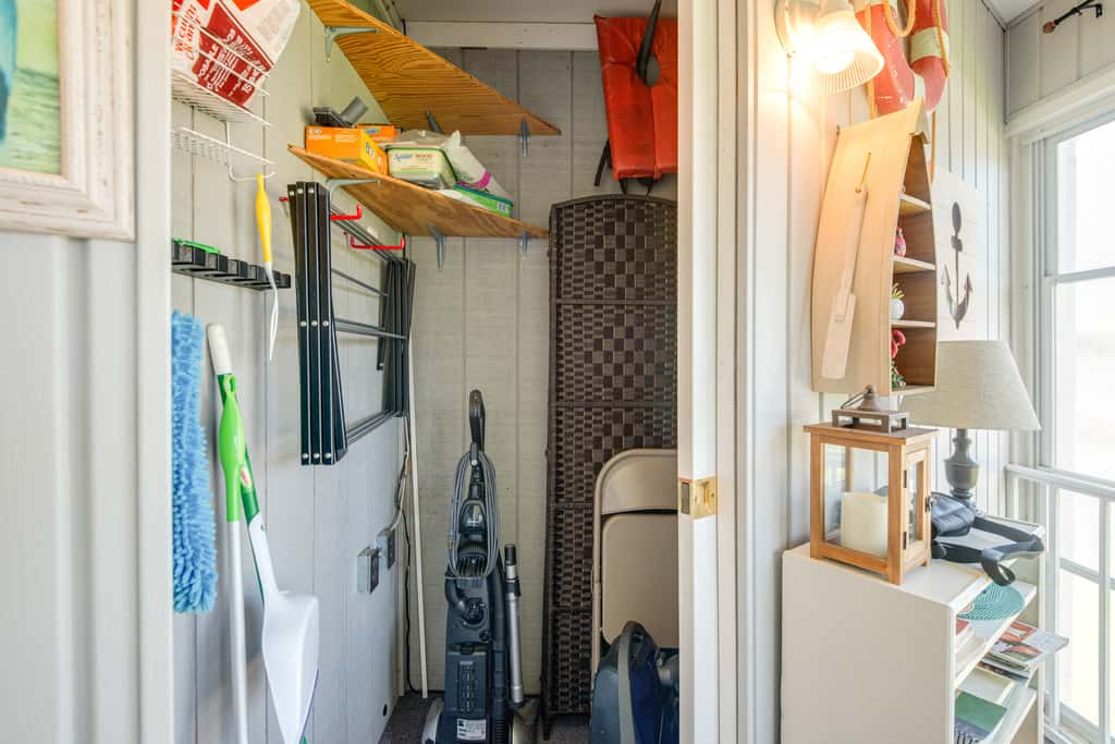 Pool Access & Lanai: Riverfront Welaka Condo!
