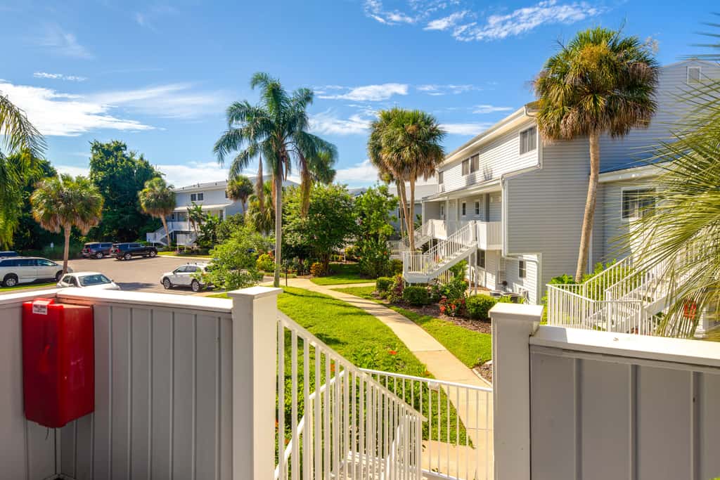 Pool Access & Lanai: Riverfront Welaka Condo!
