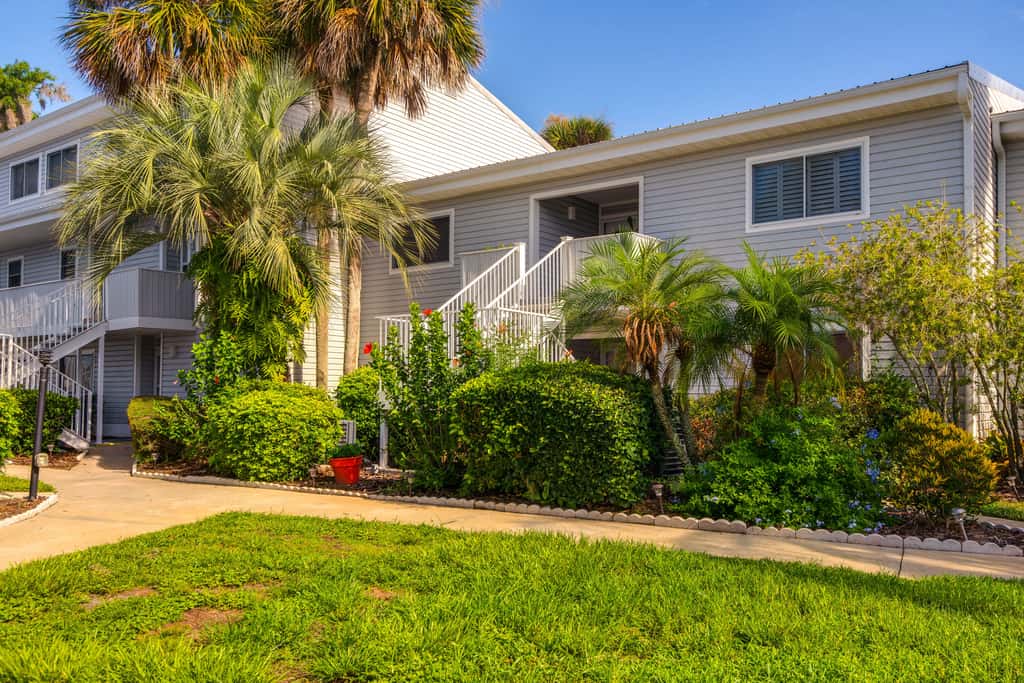 Pool Access & Lanai: Riverfront Welaka Condo!