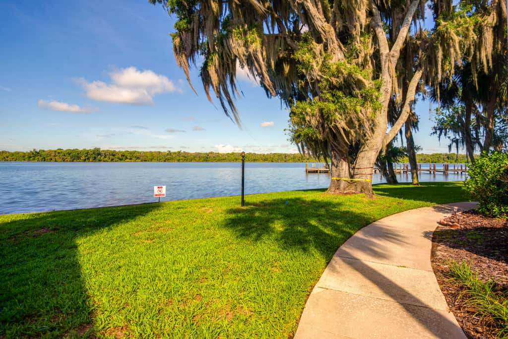 Pool Access & Lanai: Riverfront Welaka Condo!