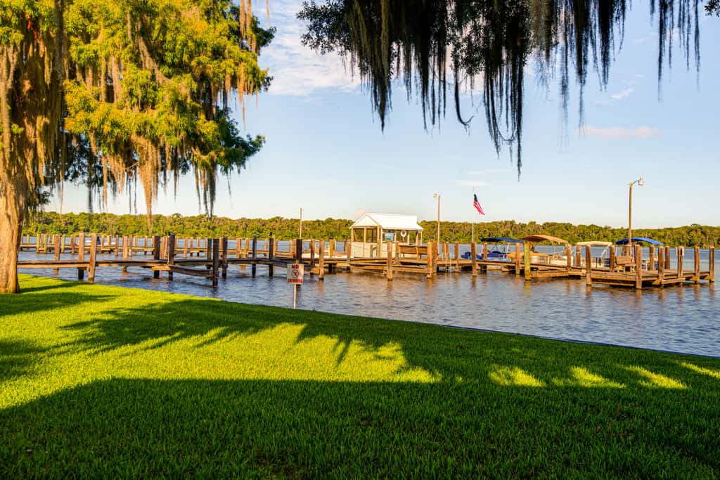 Pool Access & Lanai: Riverfront Welaka Condo!