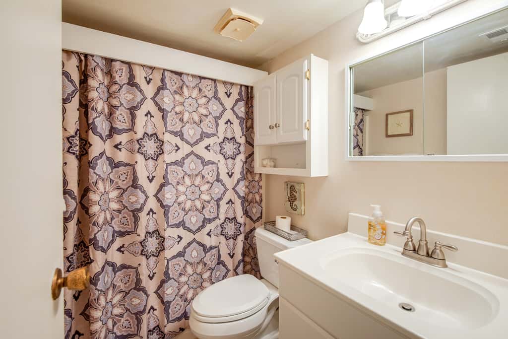 Pool Access & Lanai: Riverfront Welaka Condo!