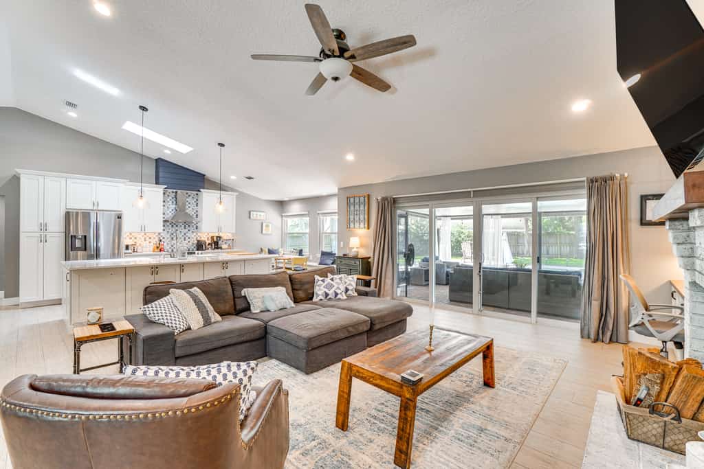 Screened Lanai + Fenced Yard: Luxe Orlando Home