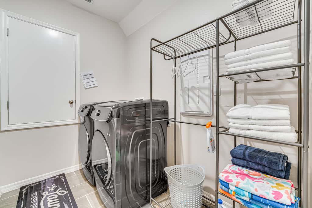 Relax, Play, Swim: Luxe Haines City Home w/ Lanai!