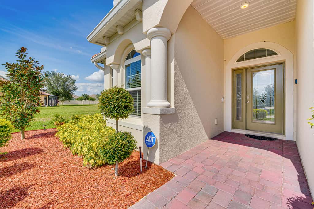 Relax, Play, Swim: Luxe Haines City Home w/ Lanai!