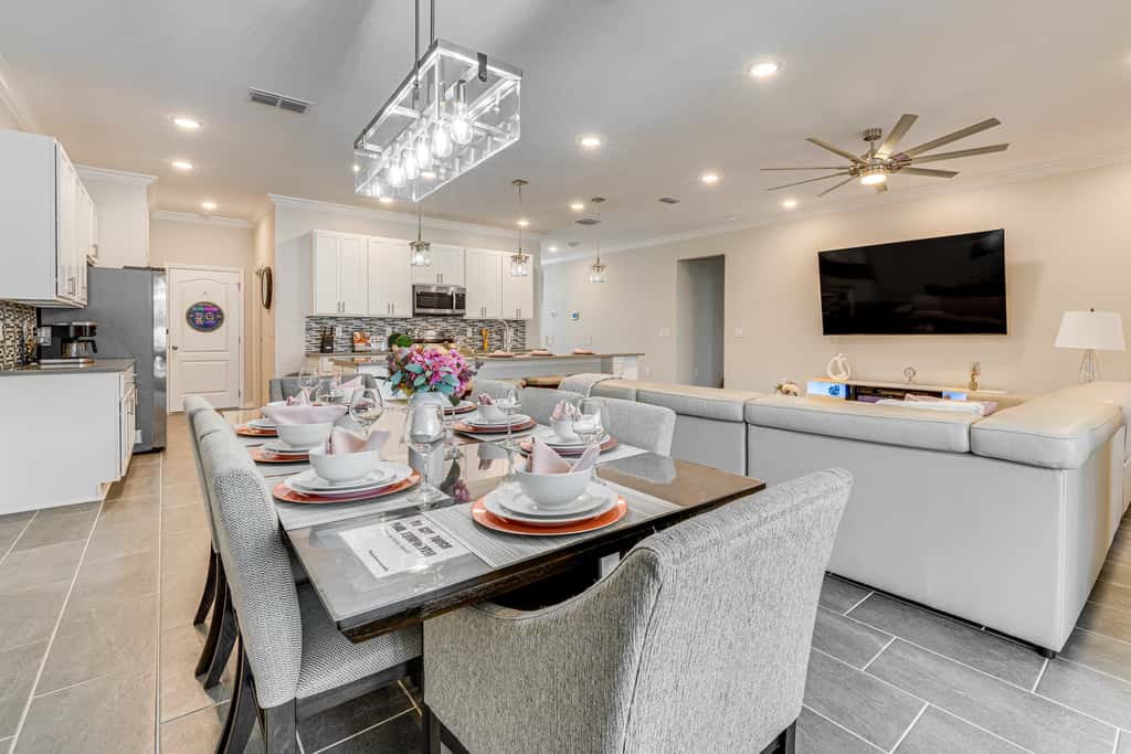 Relax, Play, Swim: Luxe Haines City Home w/ Lanai!