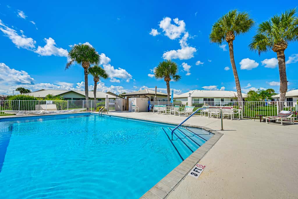 Sunny Canal-View Villa w/ Lanai in Sebring!