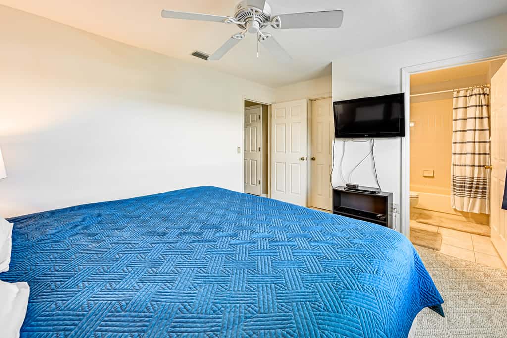Sunny Canal-View Villa w/ Lanai in Sebring!