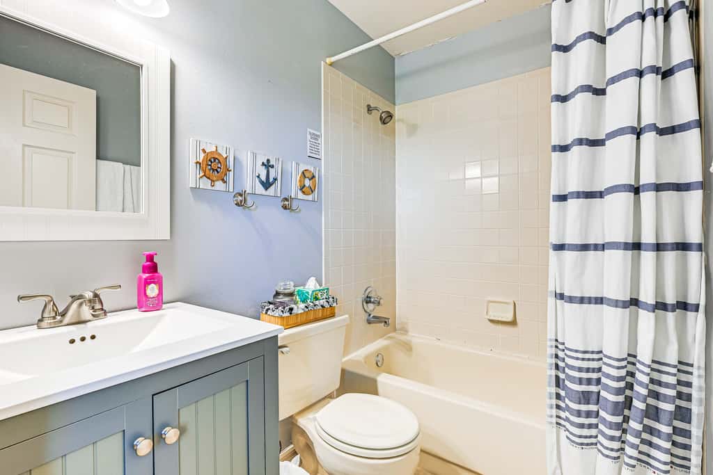 Sunny Canal-View Villa w/ Lanai in Sebring!