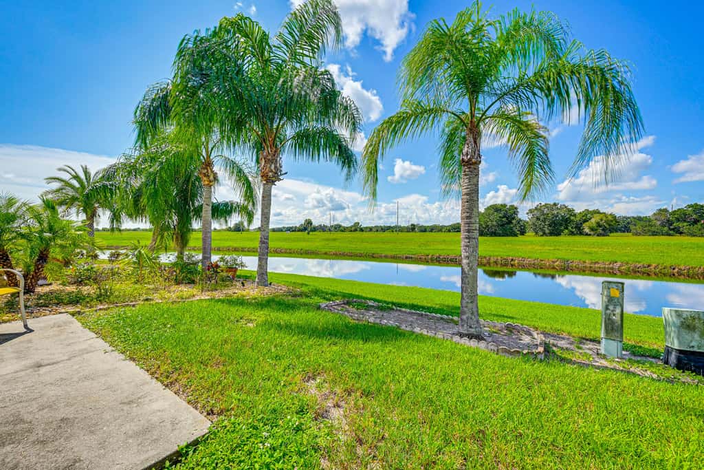 Sunny Canal-View Villa w/ Lanai in Sebring!