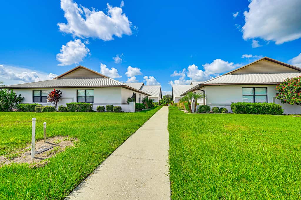 Sunny Canal-View Villa w/ Lanai in Sebring!