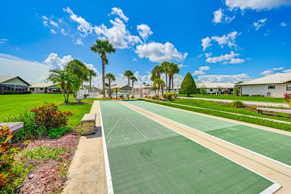 Sunny Canal-View Villa w/ Lanai in Sebring!