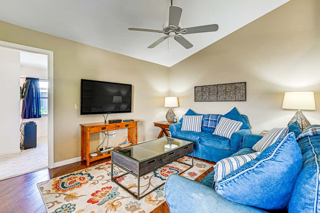 Sunny Canal-View Villa w/ Lanai in Sebring!