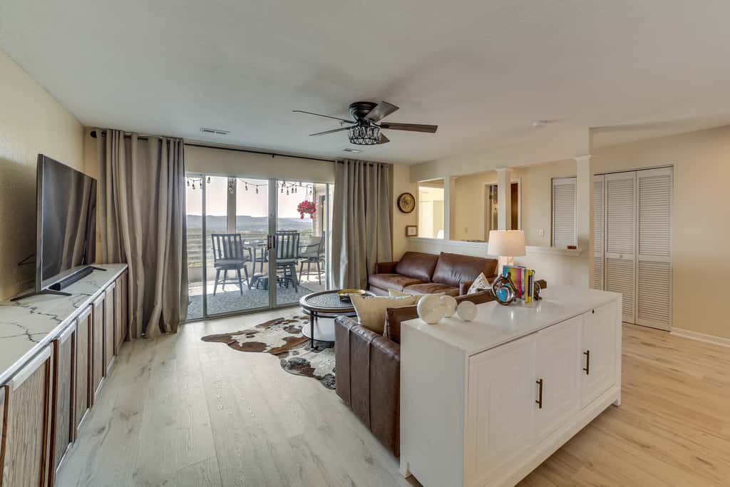 Table Rock Lake Condo w/ Sunrise Views & Pool