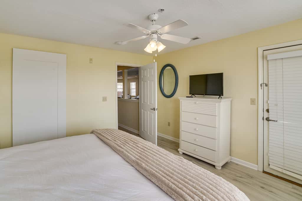 Table Rock Lake Condo w/ Sunrise Views & Pool