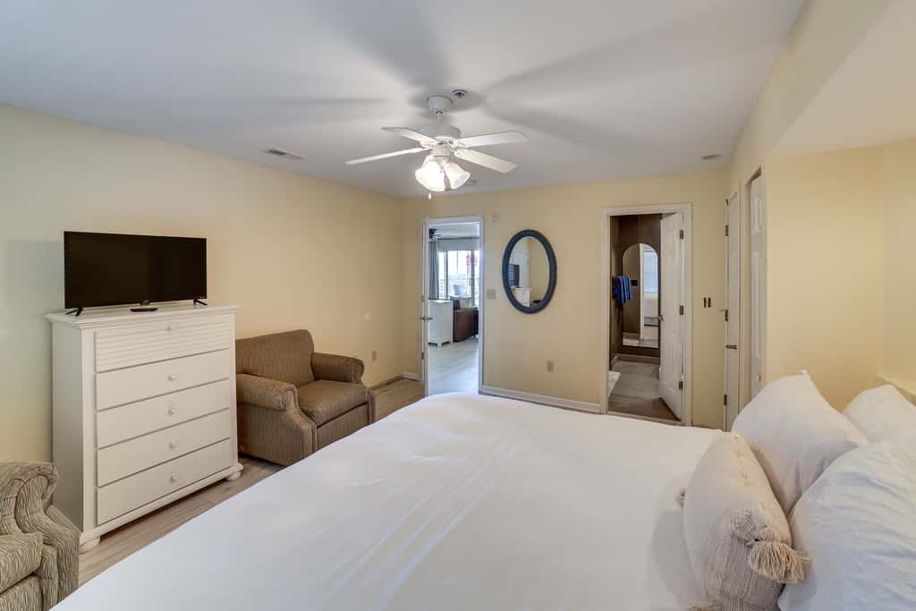 Table Rock Lake Condo w/ Sunrise Views & Pool