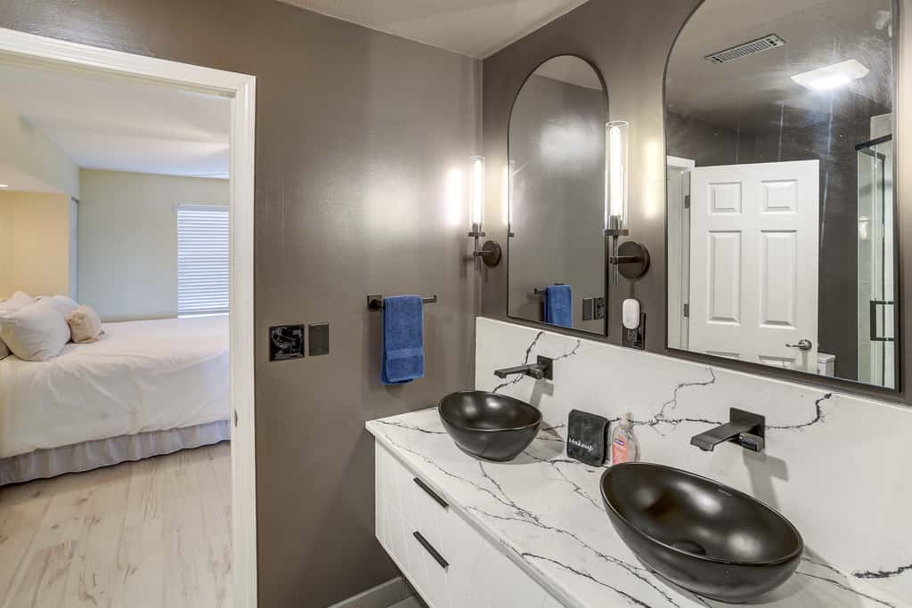 Table Rock Lake Condo w/ Sunrise Views & Pool