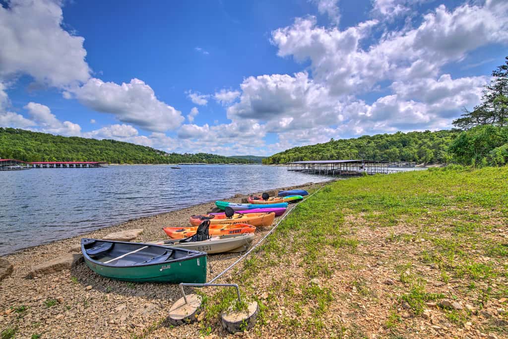 Table Rock Lake Condo w/ Sunrise Views & Pool