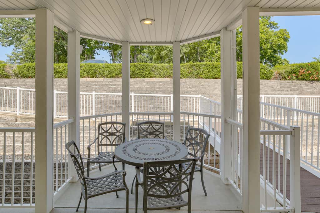 Table Rock Lake Condo w/ Sunrise Views & Pool