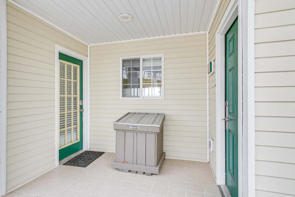 Table Rock Lake Condo w/ Sunrise Views & Pool