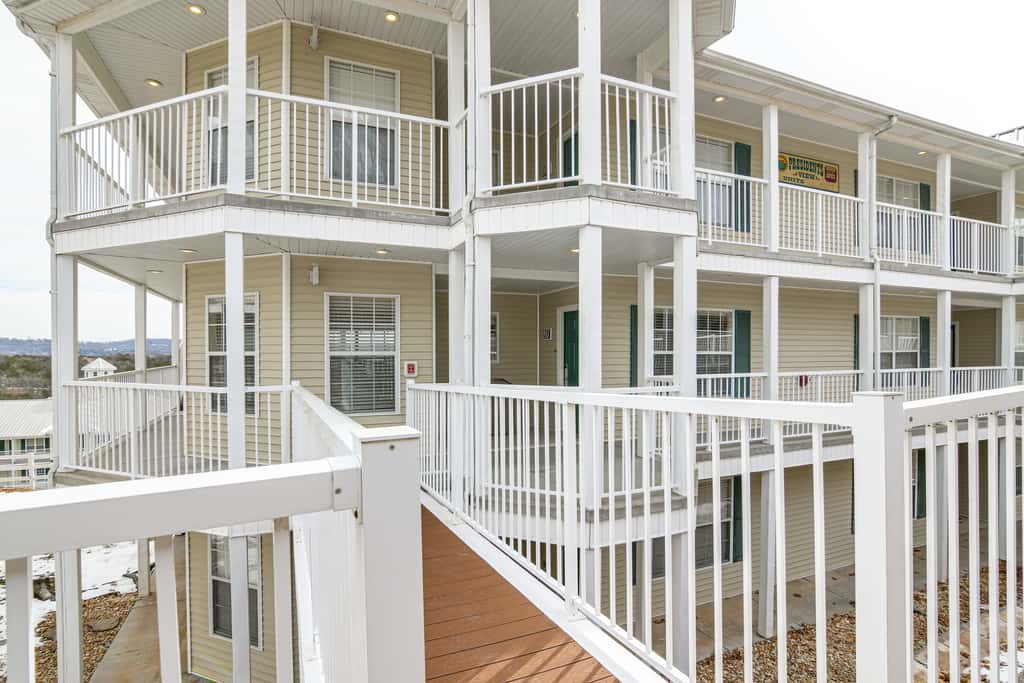 Table Rock Lake Condo w/ Sunrise Views & Pool