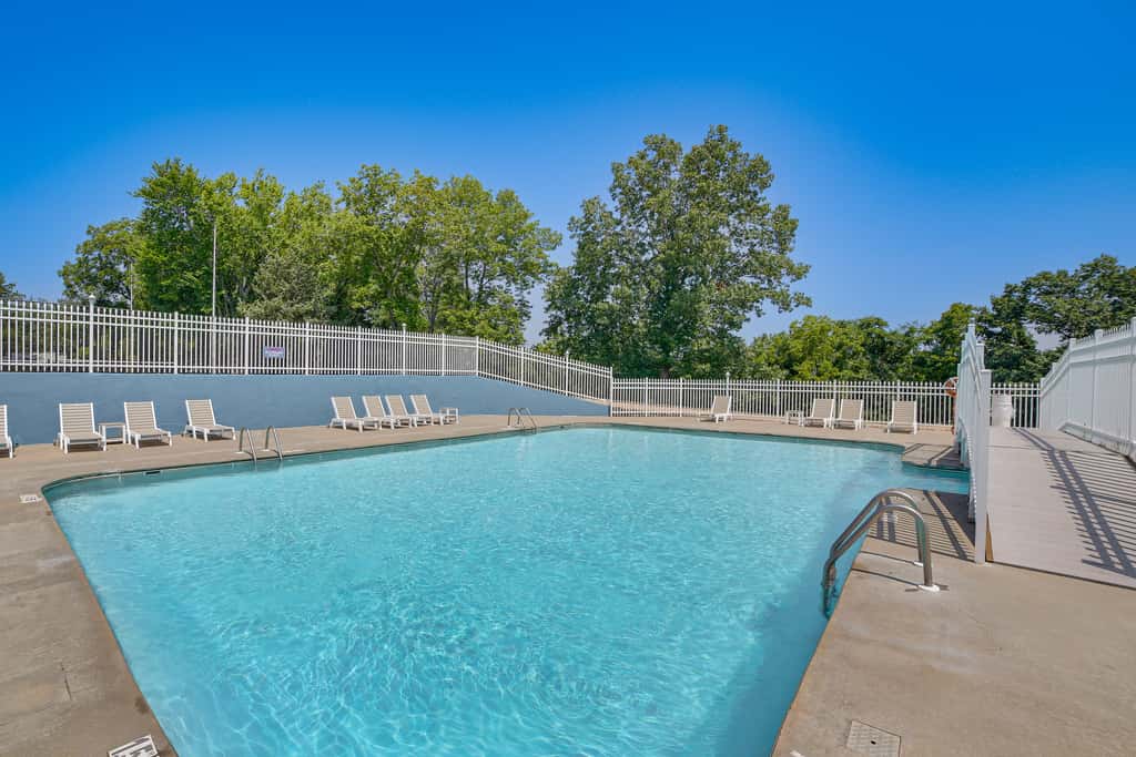 Table Rock Lake Condo w/ Sunrise Views & Pool