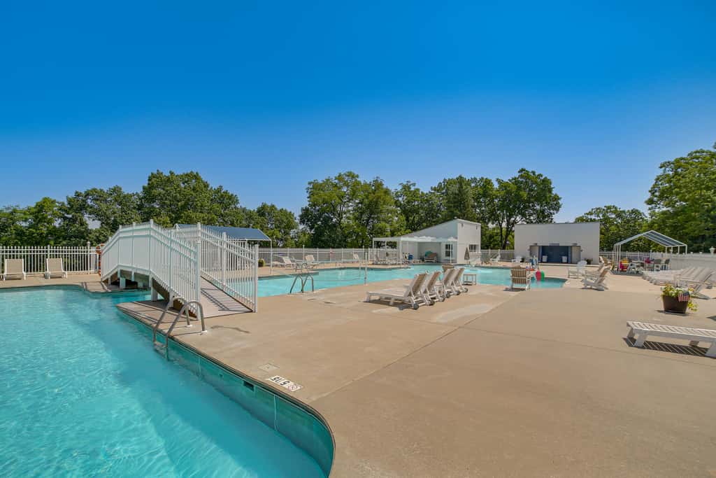 Table Rock Lake Condo w/ Sunrise Views & Pool