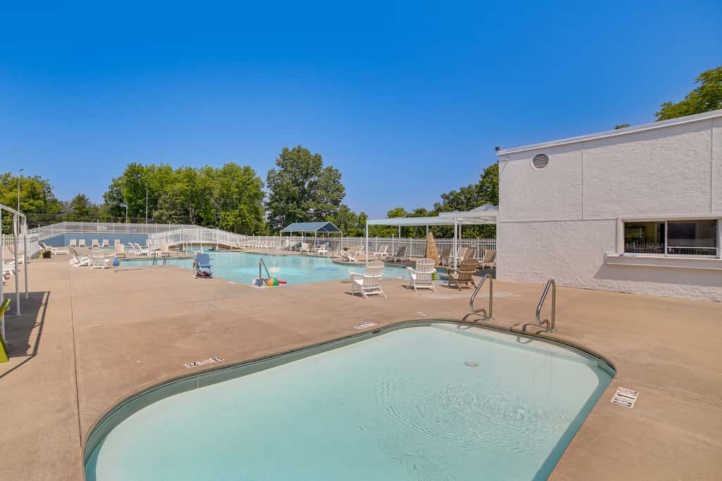 Table Rock Lake Condo w/ Sunrise Views & Pool