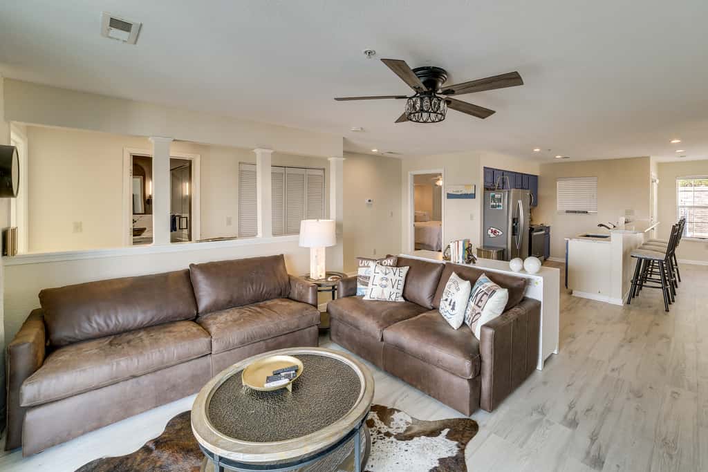 Table Rock Lake Condo w/ Sunrise Views & Pool