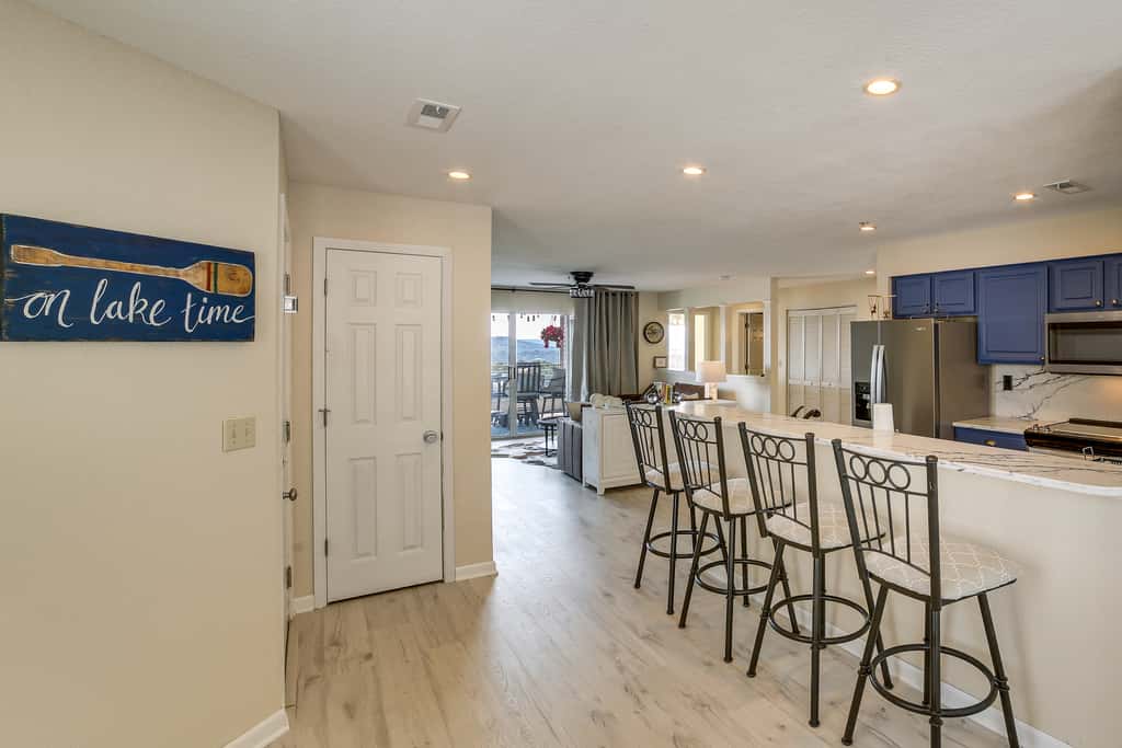 Table Rock Lake Condo w/ Sunrise Views & Pool