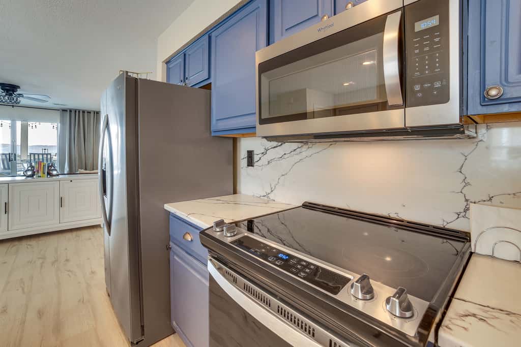 Table Rock Lake Condo w/ Sunrise Views & Pool