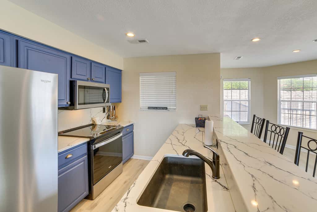 Table Rock Lake Condo w/ Sunrise Views & Pool