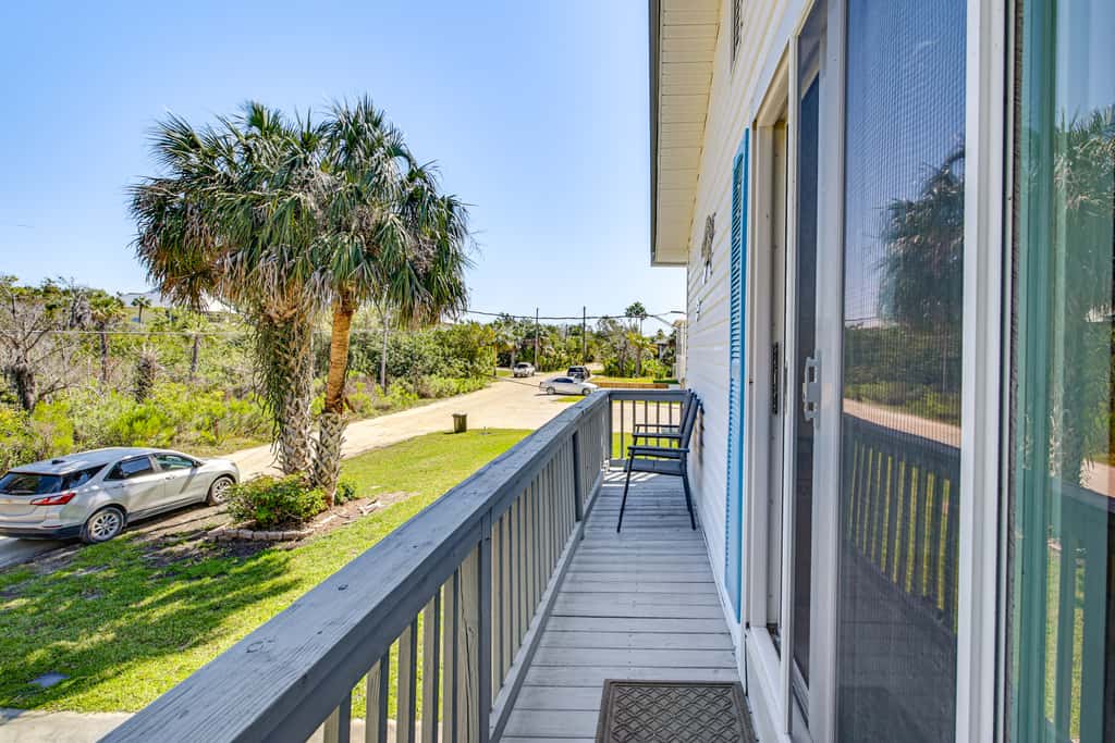 Outdoor Oasis: Canal-Front Home in Crystal River