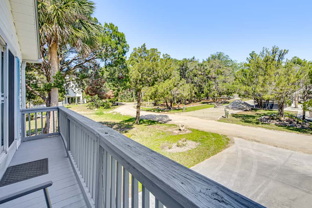 Outdoor Oasis: Canal-Front Home in Crystal River