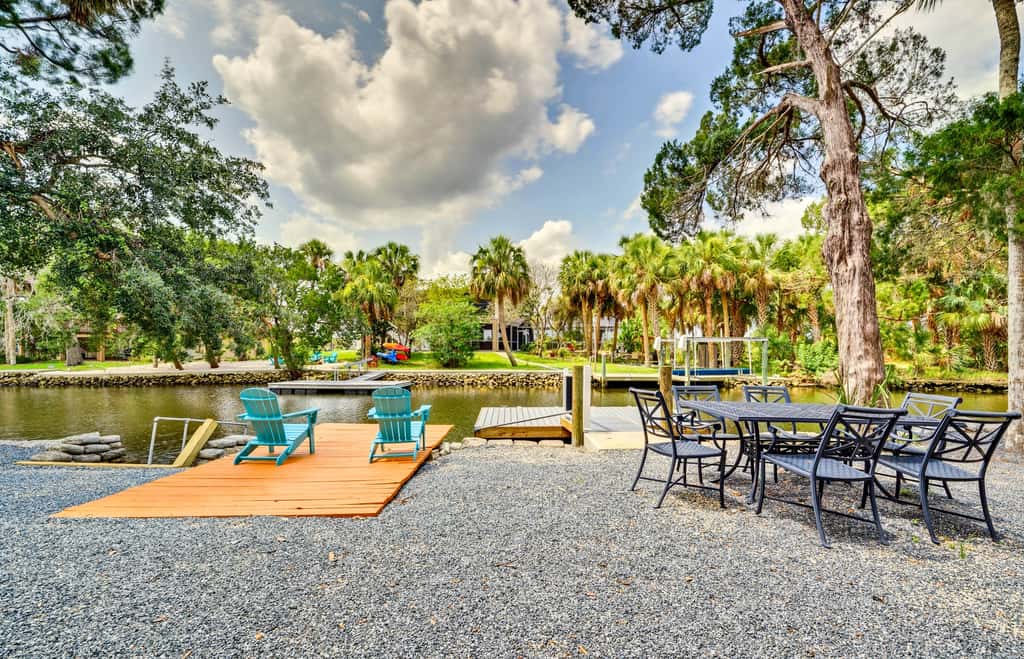 Outdoor Oasis: Canal-Front Home in Crystal River