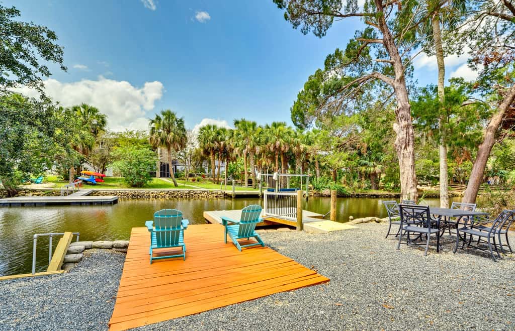 Outdoor Oasis: Canal-Front Home in Crystal River