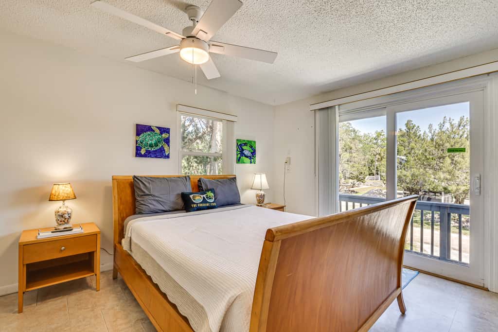 Outdoor Oasis: Canal-Front Home in Crystal River