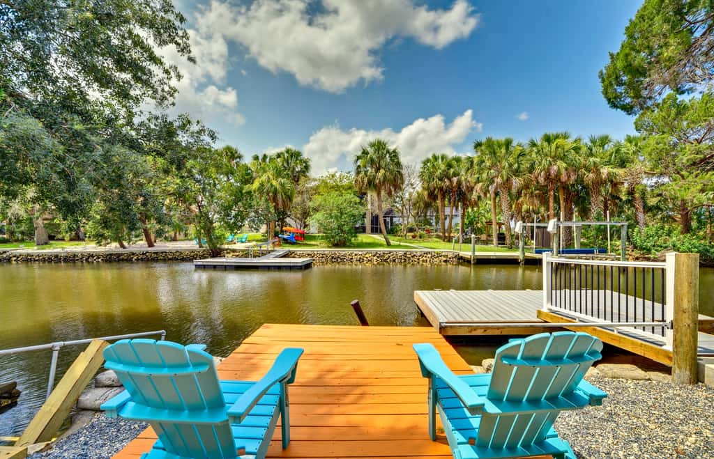 Outdoor Oasis: Canal-Front Home in Crystal River