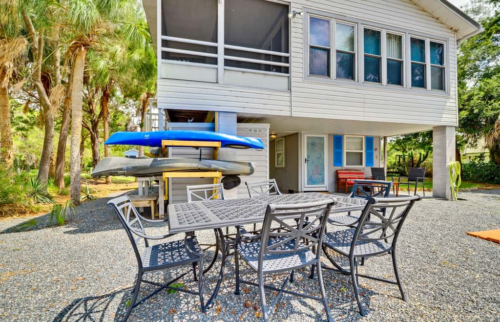 Outdoor Oasis: Canal-Front Home in Crystal River
