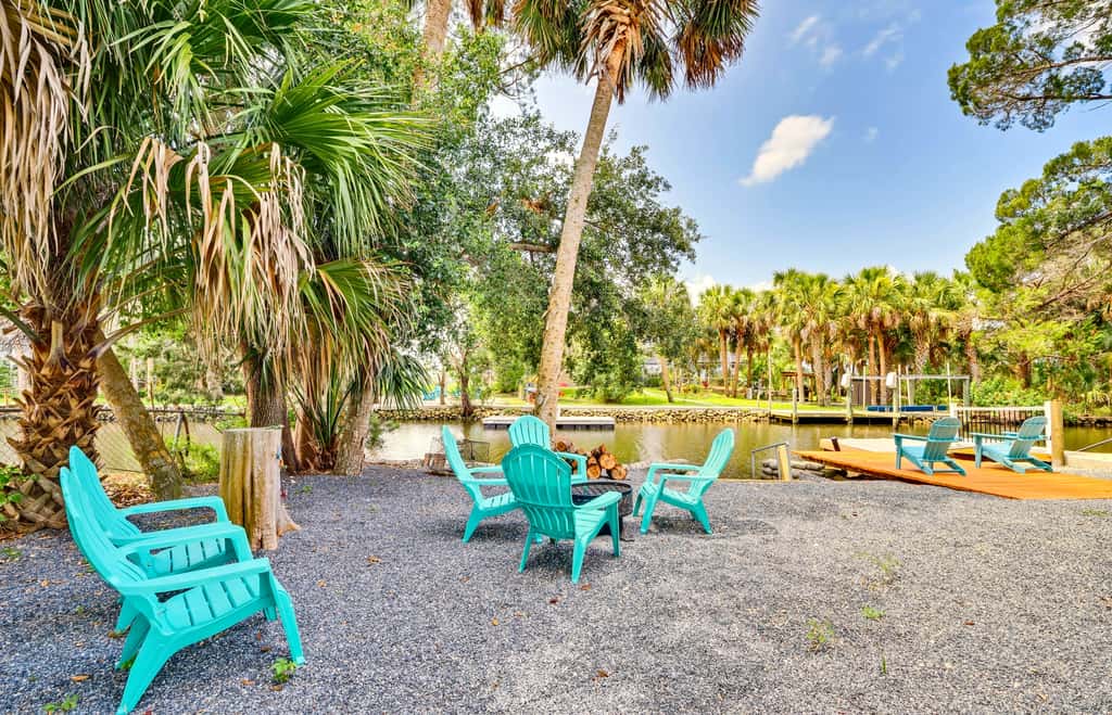 Outdoor Oasis: Canal-Front Home in Crystal River