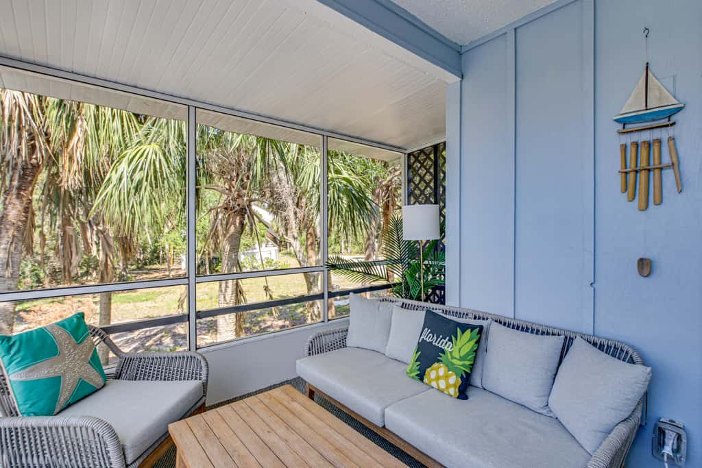 Outdoor Oasis: Canal-Front Home in Crystal River