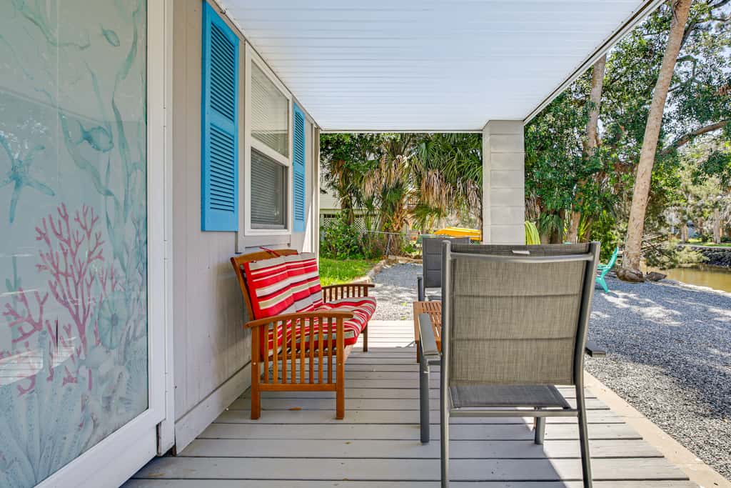 Outdoor Oasis: Canal-Front Home in Crystal River