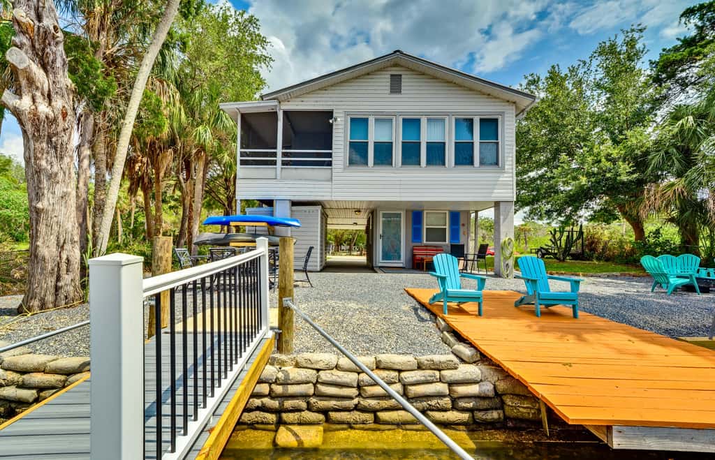 Outdoor Oasis: Canal-Front Home in Crystal River