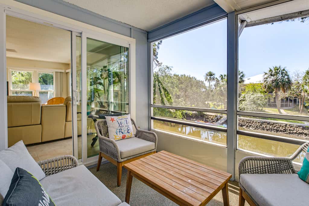 Outdoor Oasis: Canal-Front Home in Crystal River