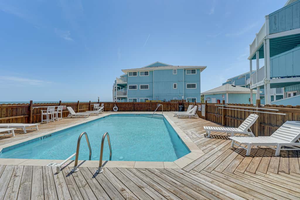 Sandy Oceanfront 2nd FL 1BR w/pool at The Riggings